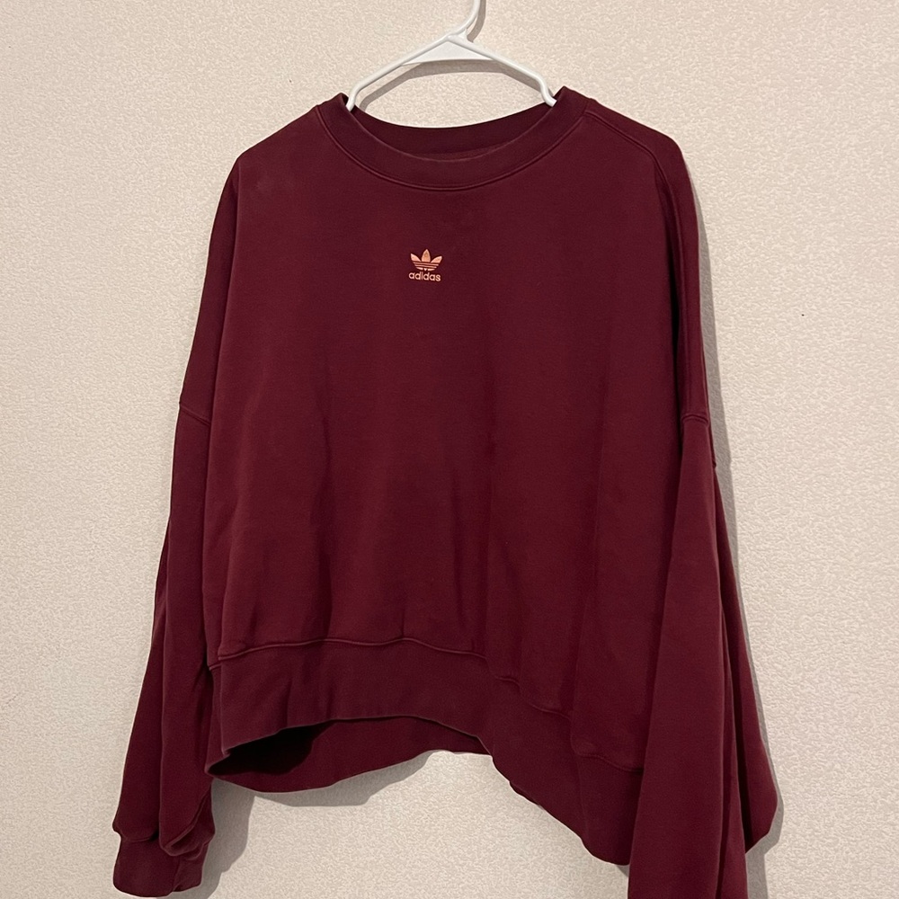 Cropped Adidas sweatshirt